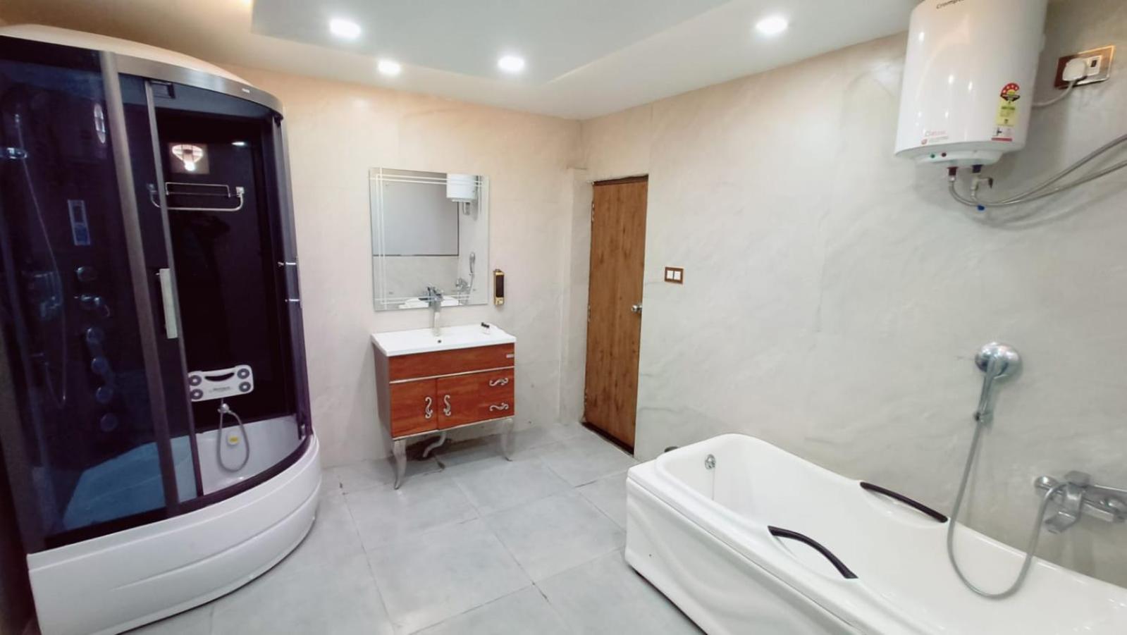 V Square Airport Hotel Lucknow Zewnętrze zdjęcie