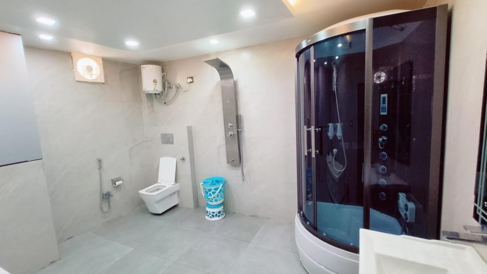 V Square Airport Hotel Lucknow Zewnętrze zdjęcie