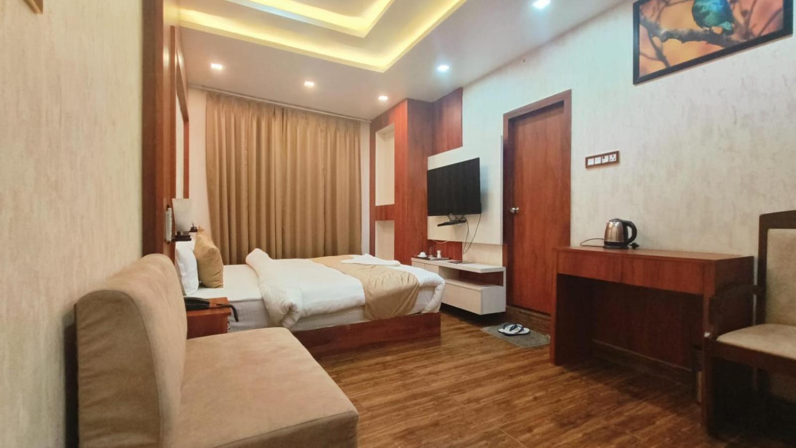 V Square Airport Hotel Lucknow Zewnętrze zdjęcie