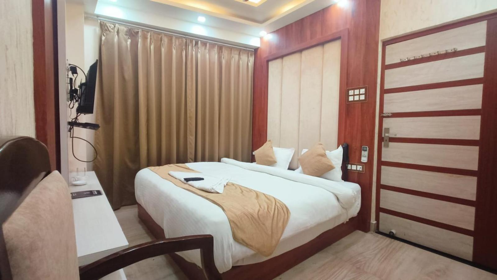 V Square Airport Hotel Lucknow Zewnętrze zdjęcie